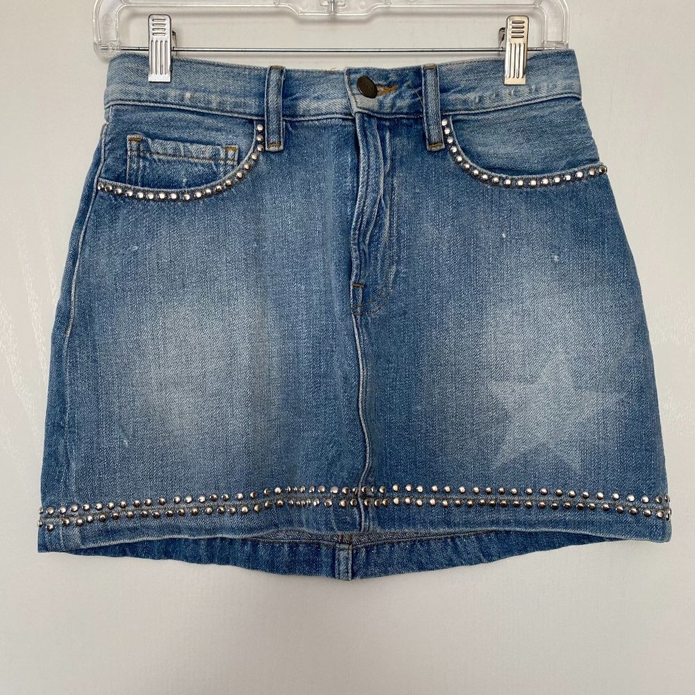 frame studded star print distressed le mini jean skirt (size 24)